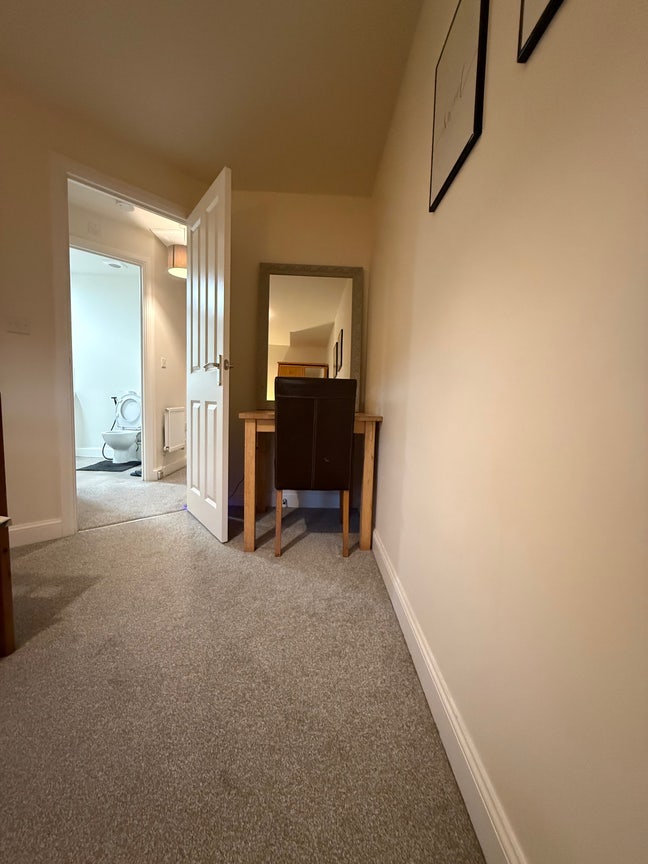 Single spacious Room  Main Photo