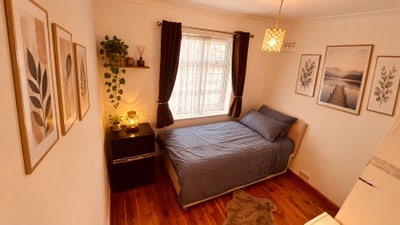 Spacious & Bright Single Room – for women only  Main Photo