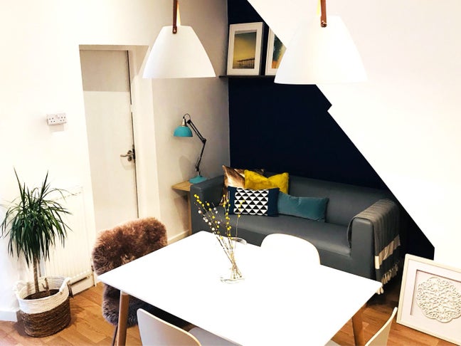 🏥 10 Mins to Media City | 5-Bed Houseshare Main Photo