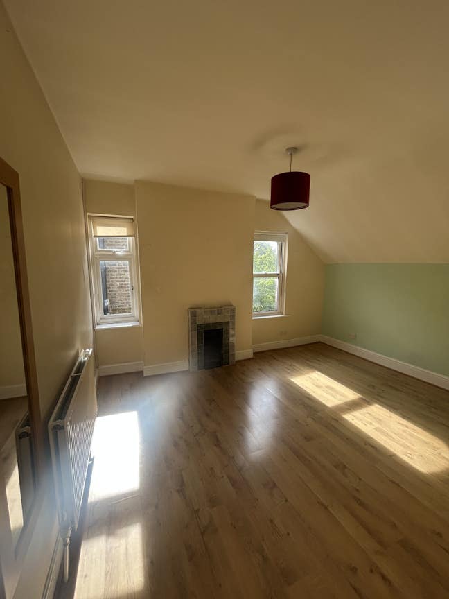 Room Available - Spacious 2 Bed Flat Kingston Main Photo