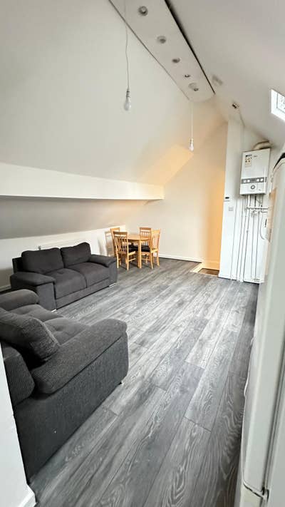 2 Bedroom Flat Available as a Whole – M14 Main Photo
