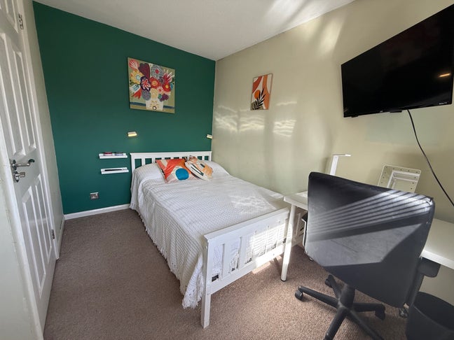 Cosy Double Room &pound;525 – 10 Mins Walk to Hospital Main Photo