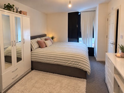 Spacious Double En-suite room in Crawley town  Main Photo