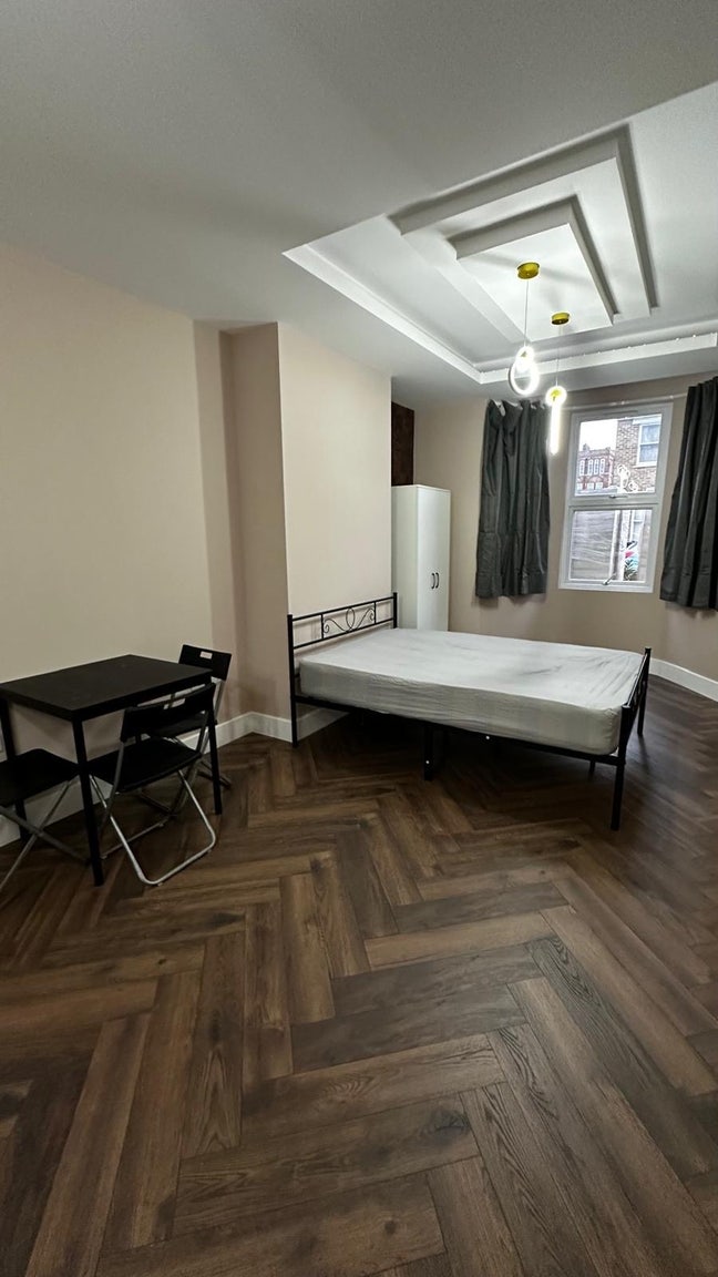 🛏️ ✨ Massive Double Room to Let in Kensal Green  Main Photo