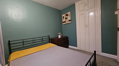 Medium size room 650 - Bills Included-No Deposit Main Photo