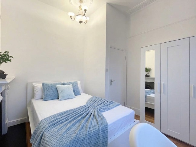 Lovely Double room in Gorgeous house in Highgate   Main Photo