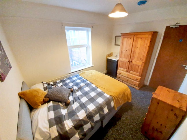 Comfortable Room with All Bills inc - LE2 Main Photo