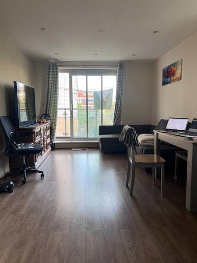 Single room available for working professional Main Photo