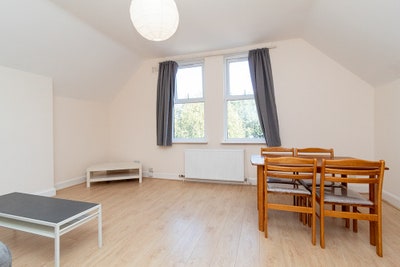 Large 2 Bedroom Flat in Willesden Green, NW2 Main Photo