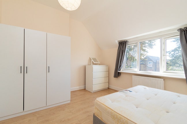 Large 2 Bedroom Flat in Willesden Green Main Photo