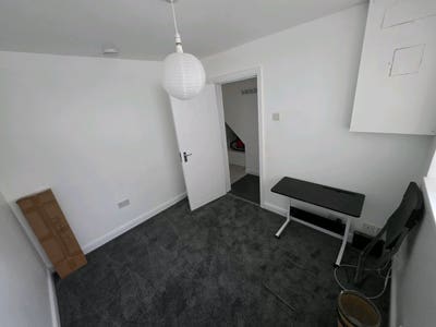 2 bed (ground floor) self contained flat Main Photo