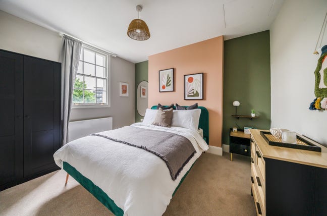 Large double in Kings Cross- January! Main Photo