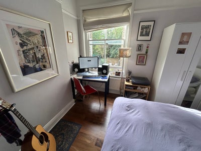 Beautiful, light double room in all-female home Main Photo
