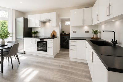 4-Bedroom Home to Ren | SE6 2Jb Main Photo