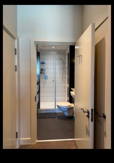 Rooms available in an apartment  Main Photo
