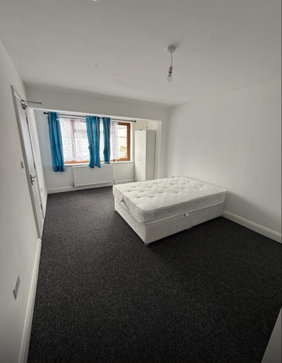 Furnished studio Flat to rent- Harrow HA2 Main Photo