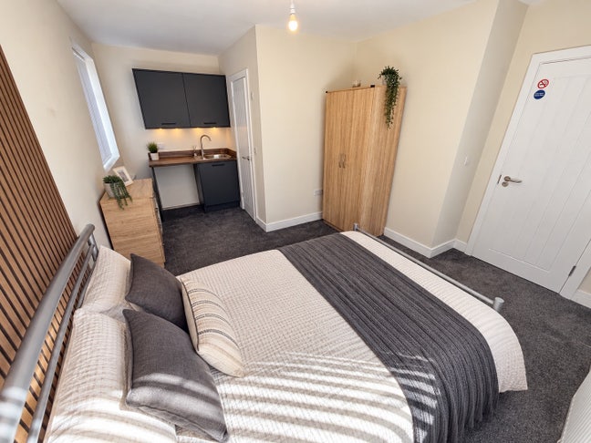 En Suite Rooms in Hmo on Roome Street Warrington Main Photo