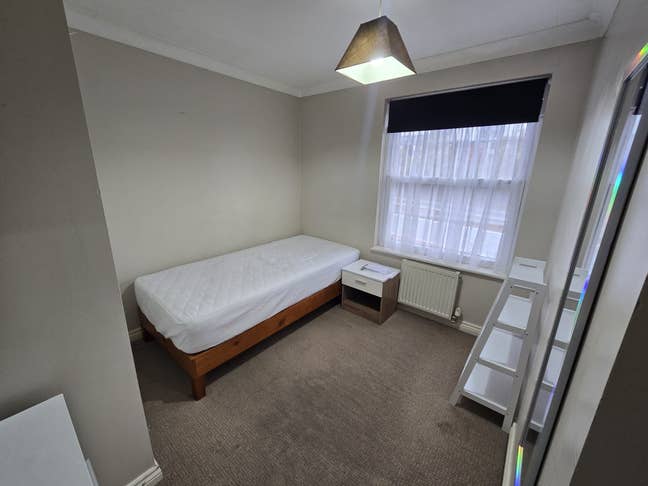 💥 Small Double Room Available Soon💥 Main Photo