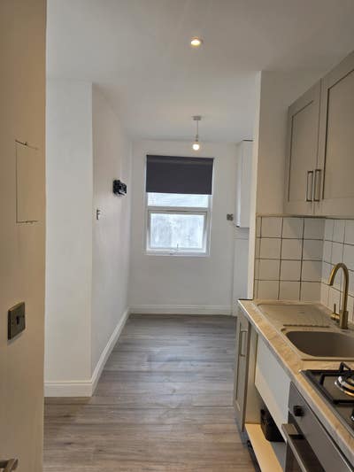 Self-Contained Studio - Finchley Central Main Photo