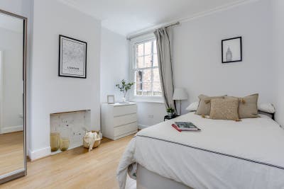 Double room / Brentford  Main Photo