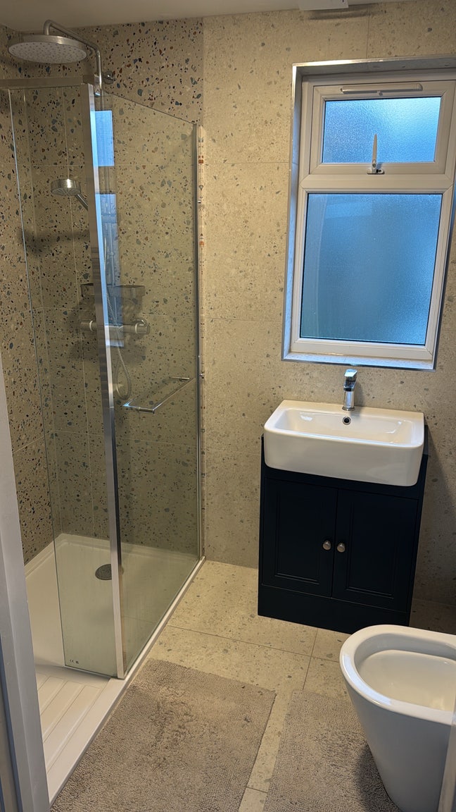E6 - Room for Rent – Female Professional Only Main Photo