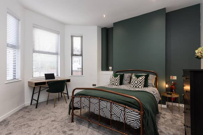 Two Luxurious Rooms - ENSUITE Upper Newtownards Rd Main Photo