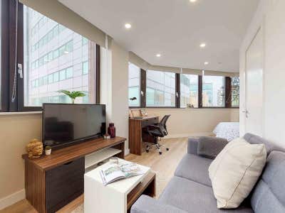 &pound;850 Bills inc. Studio in Sheffield City Centre Main Photo