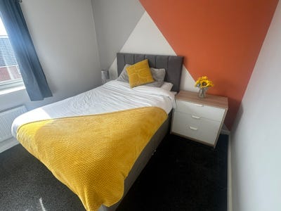 🔥Large Double with Ensuite-Newly Referb! Main Photo