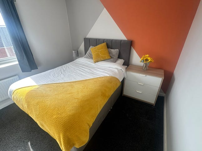 🔥Large Double with Ensuite-Newly Referb! Main Photo