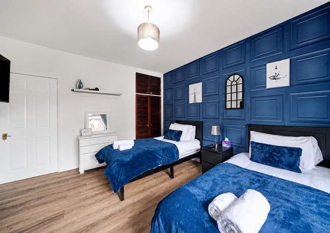 Cosy 2 bedroom home with free parking on premises Main Photo