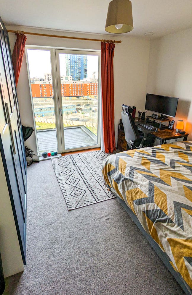Top floor king bed and private balcony Main Photo