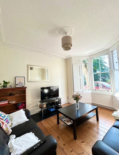 Bright Double Room Near Mile End / Victoria Park Main Photo