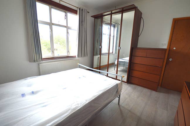 Modern Bedroom with Easy Access to Garden Main Photo