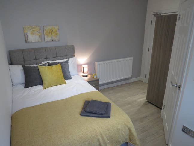 💥Large En Suite Room, Great Location💥 Main Photo
