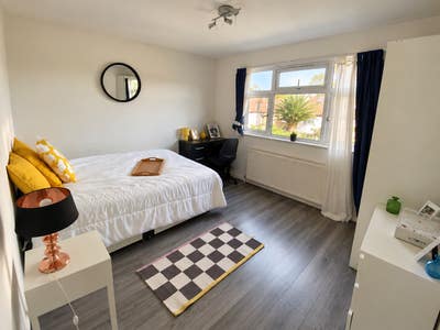 ☀️ Quiet and bright  Room in superb house NW10☀️ Main Photo
