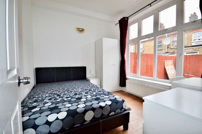 Spacious Double Room 5 min from Turnpike Lane  Main Photo