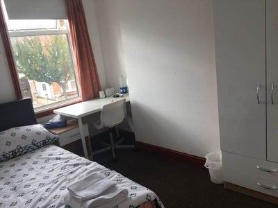Single room available in IG1 3NT Main Photo