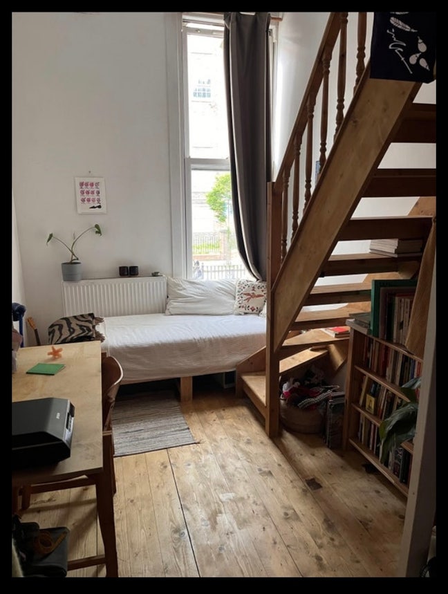Lovely mezzanine room near Hackney Central—&pound;700pm Main Photo