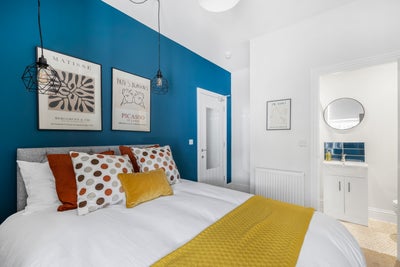 Gorgeous Room - 5 Minutes from the Dockyard! Main Photo