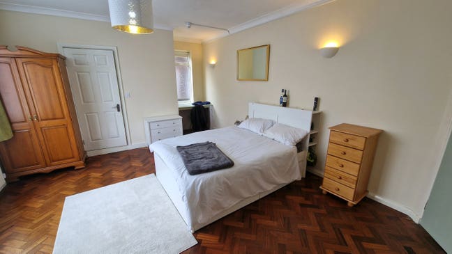 Spacious Ensuite Room in Old Town  Main Photo