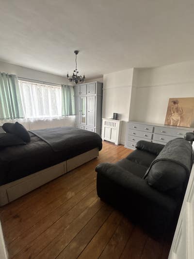 2 Large spacious rooms available in friendly home! Main Photo