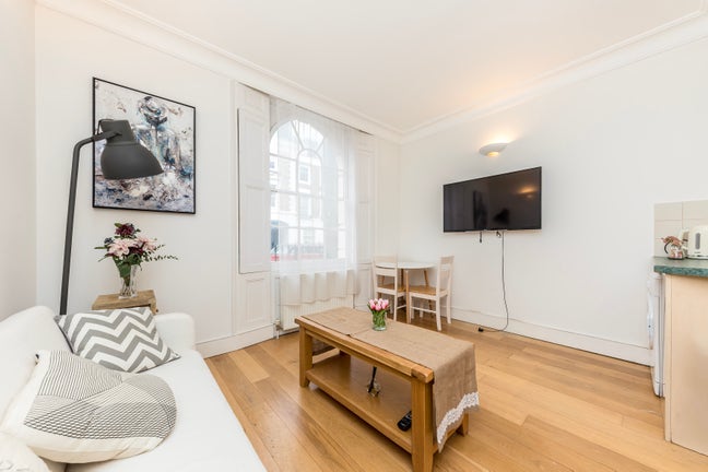 1 Bed flat in the heart of Angel- Danbury  Main Photo