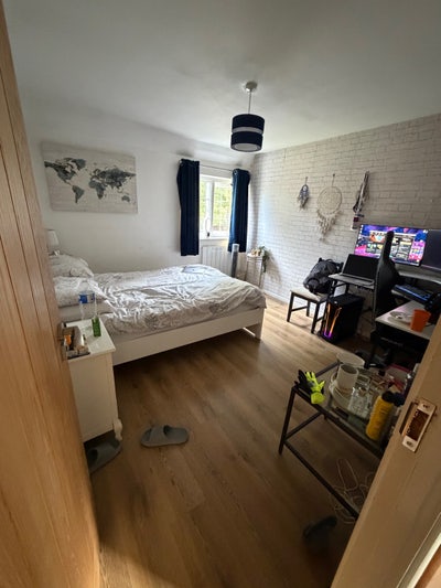Looking for a housemate (3 Bed Detached House) Main Photo