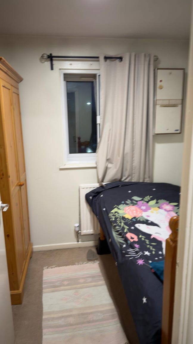 Single room available in TW4 Main Photo