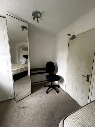 Room available in Hove centre with all amenities  Main Photo