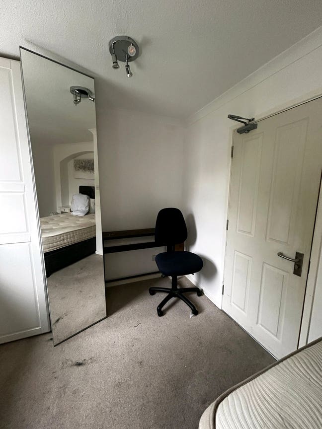 Room available in Hove centre with all amenities  Main Photo