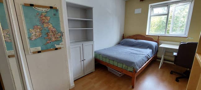 Double room available to rent in a 3 bed flat Main Photo