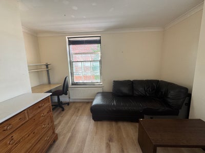 V Large double nr Reading centre avail now Main Photo