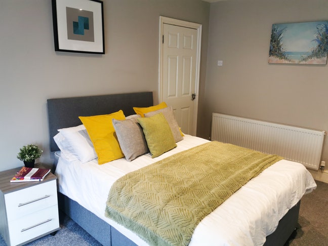 7 Min Walk to Train Station/Close to Nantwich Road Main Photo