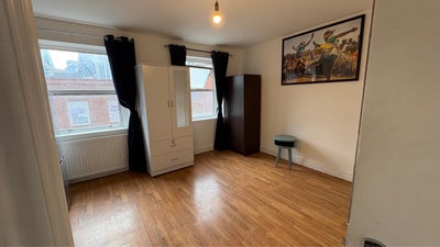 Furnished En-Suite Double Bed Flat, Bills Included Main Photo